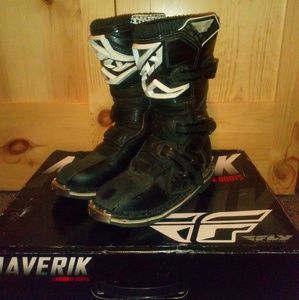 Youth moto boots
